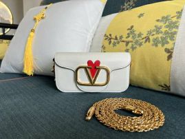 Picture of Valentino Lady Handbags _SKUfw124808935fw